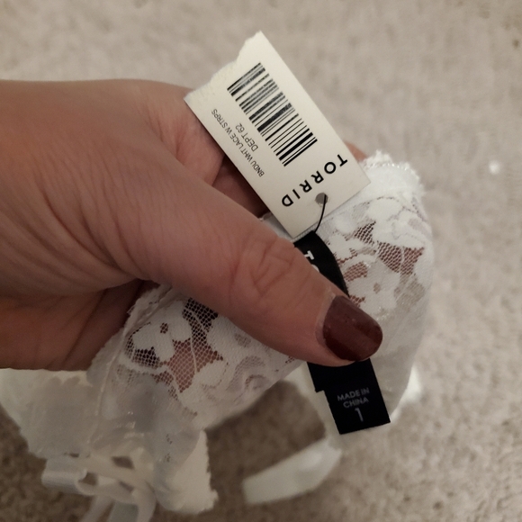 Torrid Elegant White Lace Bralette Size 1X - Picture 5 of 5